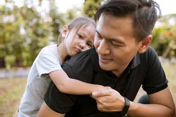 Dalam bidang keibubapaan, persoalan tentang ‘overprotective’ atau bersifat terlalu melindungi sering mencetuskan perdebatan, terutama apabila melibatkan kanak-kanak.