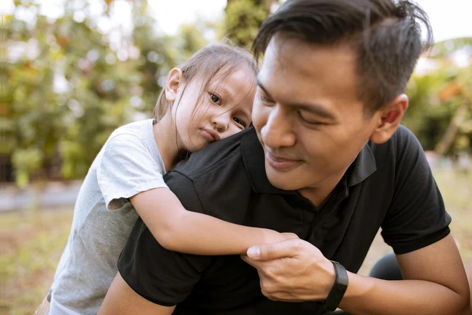 Dalam bidang keibubapaan, persoalan tentang ‘overprotective’ atau bersifat terlalu melindungi sering mencetuskan perdebatan, terutama apabila melibatkan kanak-kanak.