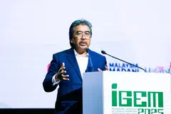  Menteri Perladangan dan Komoditi, Datuk Seri Johari Abdul Ghani.