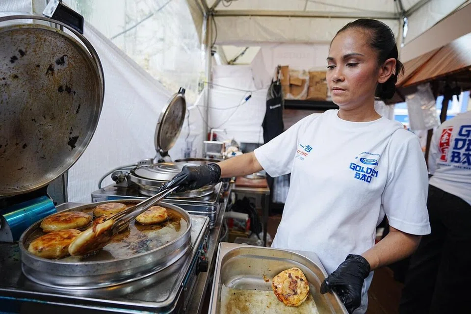 Roti daging digoreng selama lima minit pada setiap bahagian roti sehingga warna keemasan.