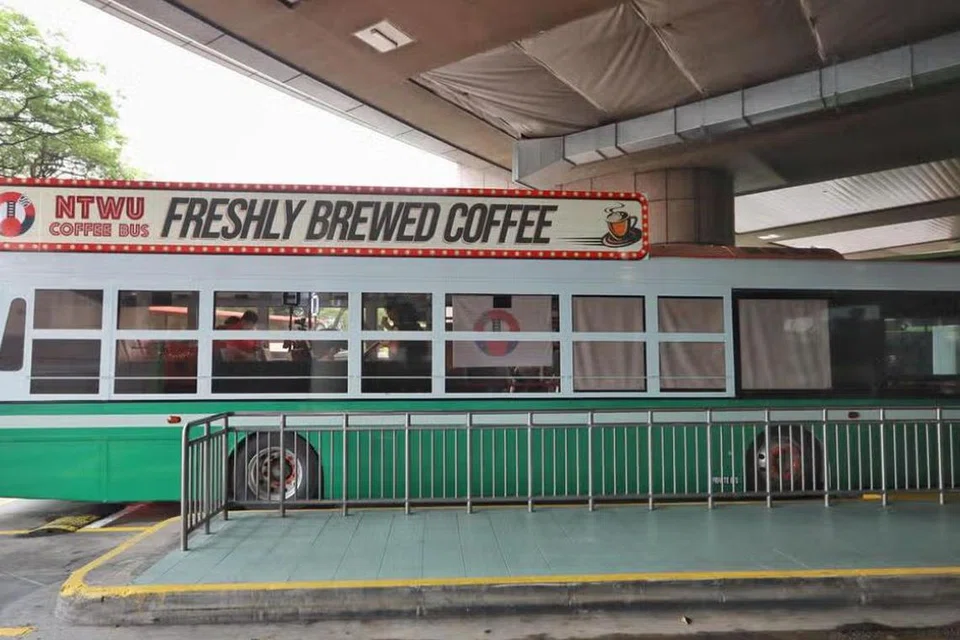 Bahagian luar Coffee Bus di Pusat Tukaran Bas Toa Payoh pada 14 Mei 2025.