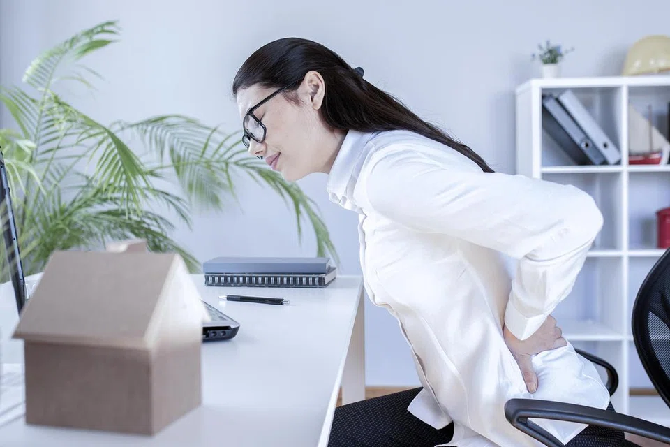 Kaum wanita cenderung mengalami sakit belakang dan pinggang ekoran postur badan, kesan senggugut dan kehamilan.