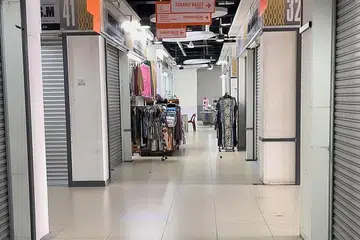 SEPI: Perniagaan di Larkin masih belum pulih meskipun sempadan darat dibuka pada April 1 lalu. Sebelum pandemik Covid-19, Larkin Sentral adalah salah satu tempat yang sering dikunjungi pengunjung dari Singapura kerana ia menjadi lokasi transit sebelum mereka meneruskan perjalanan ke lokasi pilihan selepas keluar dari Tambak Johor.