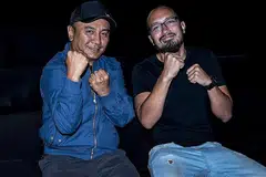SEDIA SAHUT CABARAN: Khairudin Samsudin (kiri), pengarah 'Saga 2.0' bersama Shannon Berkett, penerbit drama tersebut. Khairudin mengakui jarang menonton filem aksi, namun beliau tetap berani menyahut cabaran mengarah drama aksi mempertahan diri itu. Shanon pula berkata skala buat 'Saga 2.0' jauh lebih besar kerana unsur teknikalnya dan persiapan mencari prop. - Foto NUR DIYANA TAHA