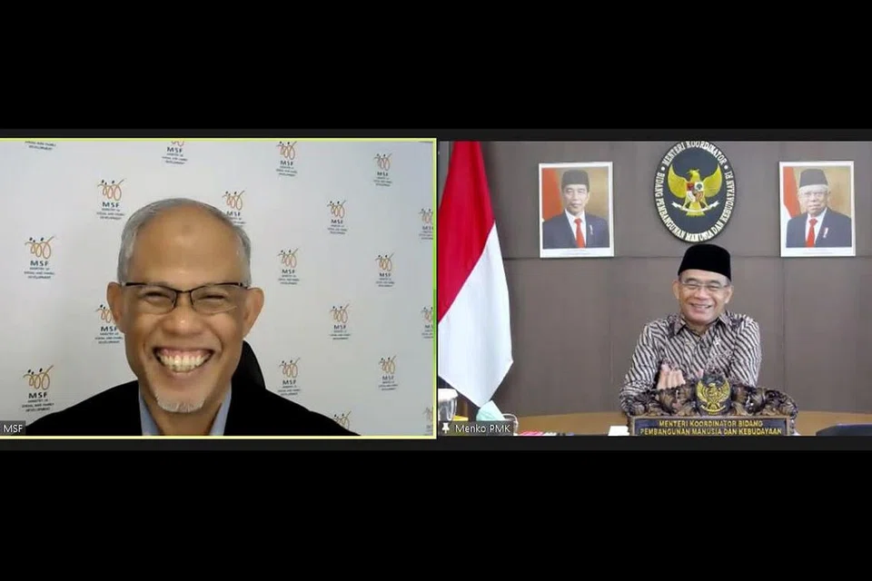 PERTEMUAN MAYA PERKUKUH HUBUNGAN: Menteri Pembangunan Sosial dan Keluarga, Encik Masagos Zulkifli Masagos Mohamad menemui Menteri Penyelaras bagi Pembangunan Manusia dan Kebudayaan Indonesia, Encik Muhadjir Effendy, secara maya kelmarin. - Foto FACEBOOK MASAGOS ZULKIFLI