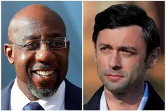 RAIH KEMENANGAN: Calon Demokrat, Encik Raphael Warnock (kiri) dan Encik Jon Ossoff, meraih kemenangan dalam pilihan raya senator di Georgia sekali gus membolehkan Parti Demokrat menguasai Kongres dan Rumah Putih. Foto REUTERS