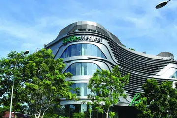 KHIDMAT BARU: Anak syarikat Raffles Medical Group, Raffles Health Insurance dan NTUC Income memperkenalkan panel pakar perubatan privet bagi pemegang polisi IncomeShield memanfaatkan kepakaran panel tersebut. - Foto fail