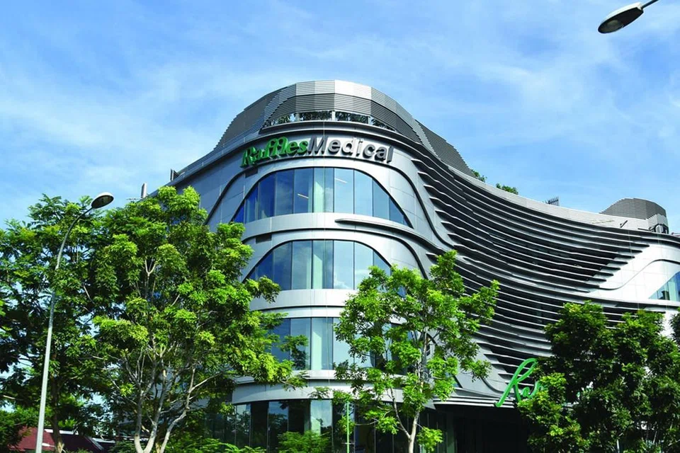 KHIDMAT BARU: Anak syarikat Raffles Medical Group, Raffles Health Insurance dan NTUC Income memperkenalkan panel pakar perubatan privet bagi pemegang polisi IncomeShield memanfaatkan kepakaran panel tersebut. - Foto fail