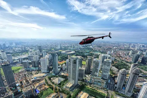 LEBIH PANTAS: Helikopter Bell 505 Jet Ranger yang membuat penerbangan di Jakarta kini dapat mengurangkan perjalanan di Indonesia. - Foto WHITESKY AVIATION