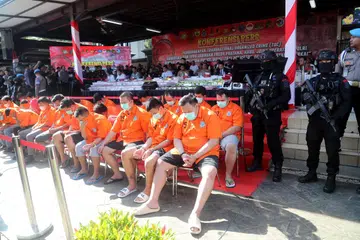 TUMPASKAN SINDIKET: Polis Indonesia telah memberkas 39 suspek yang dipercayai anggota sindiket dadah serantau dalam operasi yang juga melibatkan Malaysia dan Thailand.