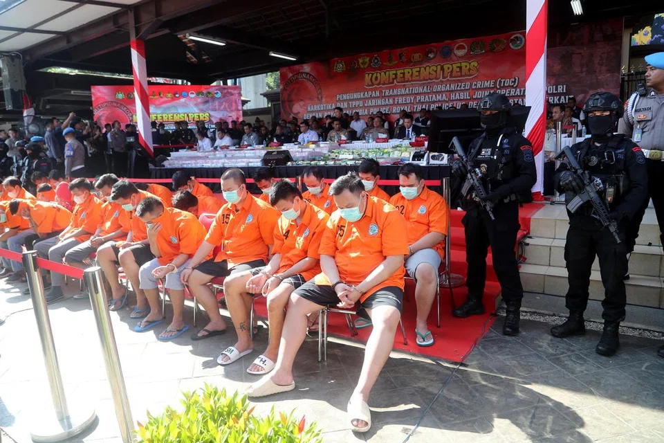 TUMPASKAN SINDIKET: Polis Indonesia telah memberkas 39 suspek yang dipercayai anggota sindiket dadah serantau dalam operasi yang juga melibatkan Malaysia dan Thailand.