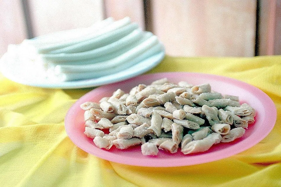 KUIH LAYANG-LAYANG. - Foto fail