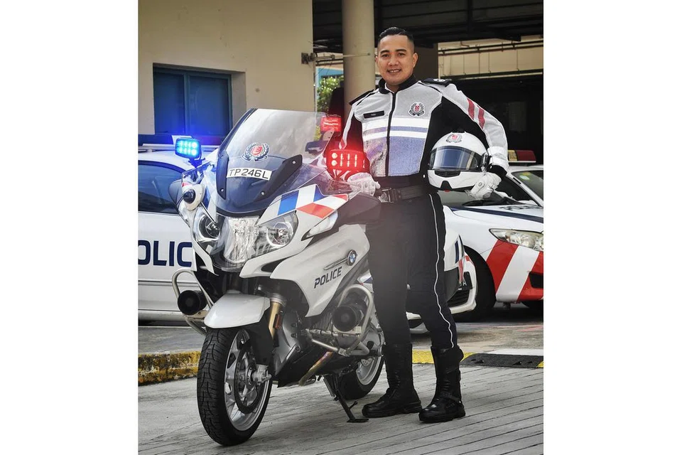 AKSI KEJAR MENGEJAR: Walaupun kadangkala perlu mengejar pengguna jalan raya yang melebihi had kelajuan, SI Fadli harus juga menilai keadaan dan jika terlalu berbahaya, beliau perlu menggugurkan niatnya untuk teruskan aksi mengejar itu. - Foto BH oleh KHALID BABA