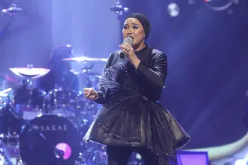 AZHARINA AZHAR: Ketua juri, Datuk Ramli MS, menyifatkan Azharina Azhar sebagai memiliki gejolak rasa dalam diri yang menjejas mutu nyanyian dua lagu rok ikonik, ‘What’s Up’ dan ‘Livin’ On A Prayer’.
