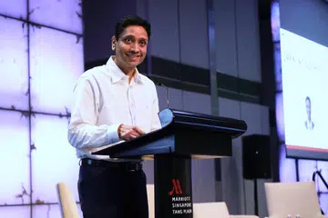 Menteri Negara (Kebudayaan, Masyarakat dan Belia merangkap Tenaga Manusia), Encik Dinesh Vasu Dash.