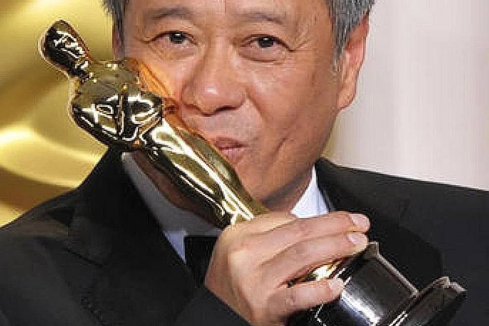 PECAHKAN TRADISI: Kejayaan Ang Lee (atas) sebagai Pengarah Terbaik Filem bagi 'Brokeback Mountain' dan 'Life of Pi' menjadikan beliau pengarah bukan kulit putih pertama dalam kategori pengarah. - Foto fail 