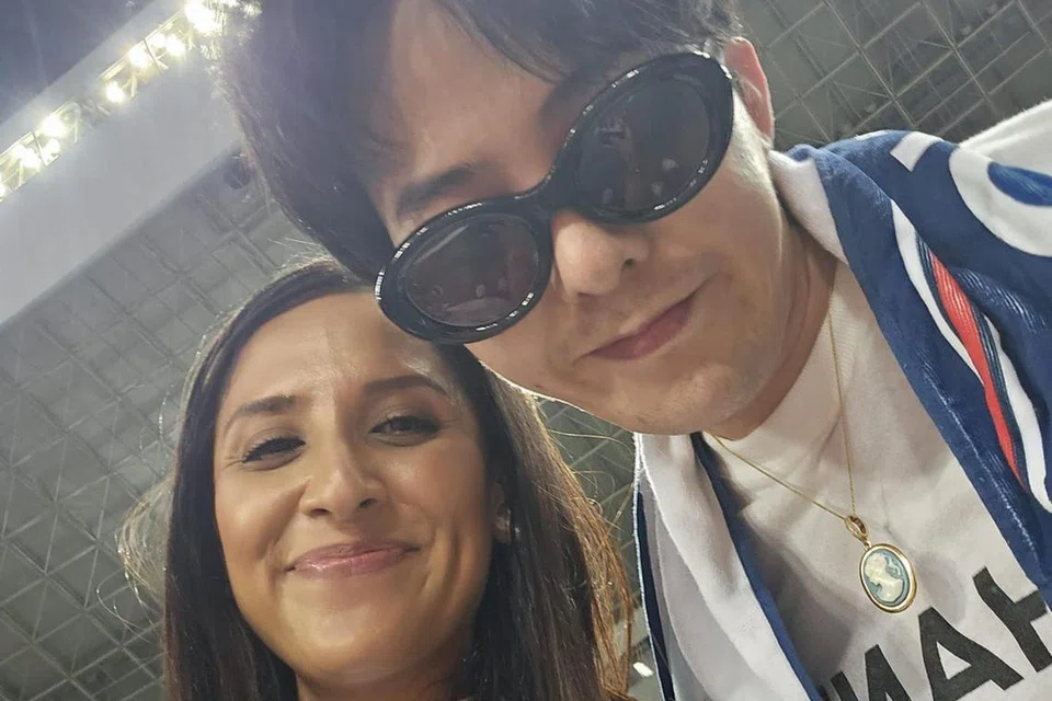 Cik Janna Jauhar juga pernah bekerjasama dengan G-Dragon dari kumpulan K-Pop Big Bang untuk satu kolaborasi pemasaran sukan.
