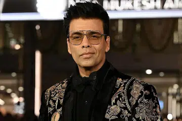 KARAN JOHAR: Tekankan kepentingan tidak datang lewat ke set penggambaran dan menghormati masa orang lain dalam hantaran Instagram terkininya. - Foto AFP
