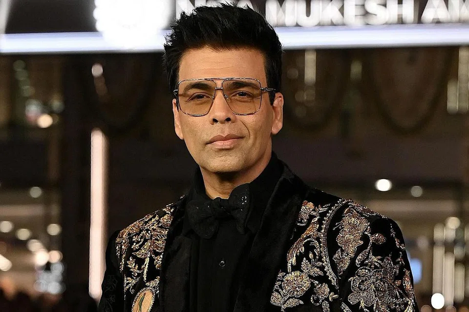 KARAN JOHAR: Tekankan kepentingan tidak datang lewat ke set penggambaran dan menghormati masa orang lain dalam hantaran Instagram terkininya. - Foto AFP