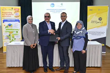 Mendaki, syarikat maritim, biasiswa