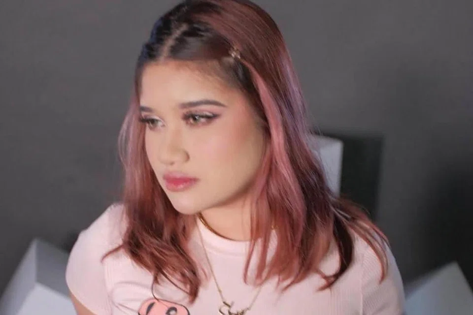 RINDU KONGSI JAYA DENGAN PAPA: Afrah Athasha Aman Shah atau Zalelo kadangkala terkilan tidak dapat kongsi pelbagai kejayaan dalam bidang seni dan perniagaan dengan arwah bapanya, penyanyi Aman Shah.