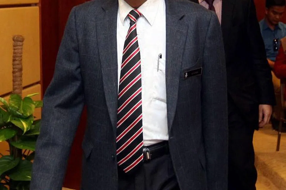 Peguam Negara Tan Sri Mohamed Apandi Ali tiba bagi satu sidang media di Putrajaya. 