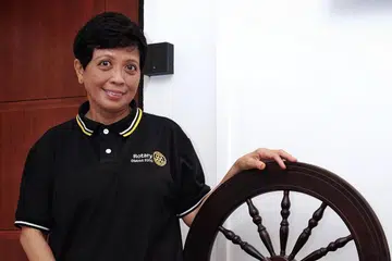 PERBETUL TANGGAPAN: Presiden Kelab Rotary Kampong Gelam yang bakal dilantik hari ini, Cik Faridah Jamal, ingin menghapuskan salah tanggapan bahawa kelab rotary hanya untuk golongan berusia dan kaya, sebaliknya ia dibuka untuk karyawan dan pemimpin pelbagai sektor salur bakti buat masyarakat dalam bidang kepakaran masing-masing. - Foto BH oleh KHALID BABA