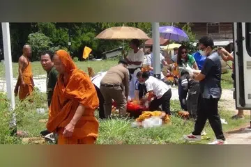 Sekumpulan 35 sami Buddha bersama lima pengikut awam sedang berjalan di tepi jalan di wilayah Mukdahan dalam satu perjalanan keagamaan pada 2 Julai ketika kejadian itu berlaku.