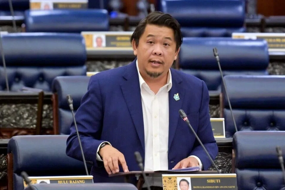Timbalan Menteri Kesihatan, Datuk Lukanisman Awang Sauni.