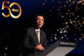 Menteri Pengangkutan merangkap Menteri Kedua Kewangan, Encik Jeffrey Siow, berkata faktor kepercayaan, pertimbangan dan perspekti antara tunjang akhbar The Business Times, semasa gala jamuan malam sempena sambutan 50 tahun akhbar, The Business Times (BT), di Pusat Konvensyen dan Ekspo Sands, pada 1 Oktober.