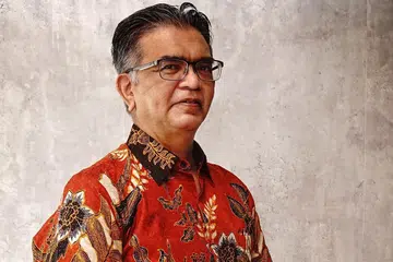 SUMBANGAN MENJANGKAU PERINGKAT MASYARAKAT DAN NASIONAL: Bakti Encik Sallim bukan sekadar di peringkat masyarakat malah turut terlibat di peringkat nasional. - Foto BM oleh KHALID BABA 