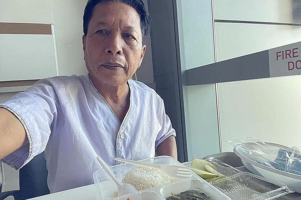 DAPAT PERLINDUNGAN VAKSIN: Oleh kerana sudah mendapat dua dos Pfizer, Encik Rohim berkata kesan Covid-19 yang menjejasnya tidak teruk. - Foto ihsan ROHIM JAMAL