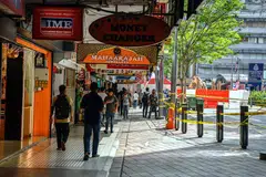 Deretan kedai berhadapan lokasi tanah jerlus di Jalan Masjid India di Kuala Lumpur telah dibuka semula. Namun, orang ramai diminta jangan mendekati kawasan tanah jerlus itu kerana kerja pemulihan sedang dijalankan. 