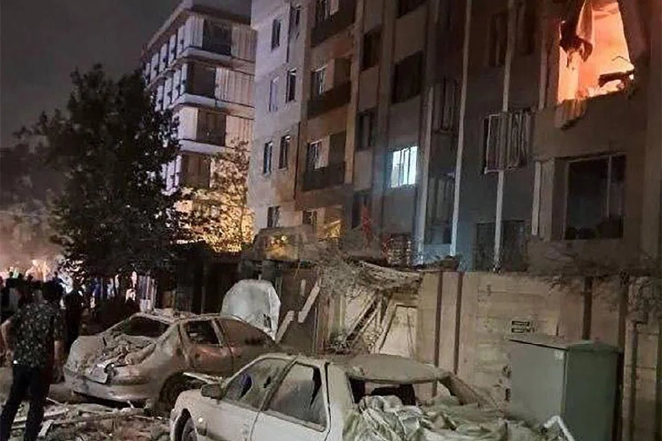 Bangunan di Tehran ini terkena serangan udara Israel pada 13 Jun 2025. Israel mengesahkan telah melancarkan serangan ke atas ‘program nuklear’ Iran ketika letupan kuat kedengaran di seluruh negara itu.