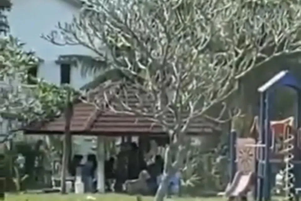 PERLU DIBANTERAS: Warga asing dikesan menggunakan gazebo sebagai tempat untuk memasak, makan dan berkumpul sesama mereka di sebuah taman permainan kanak-kanak di Bandar Mahkota Cheras, Kuala Lumpur.