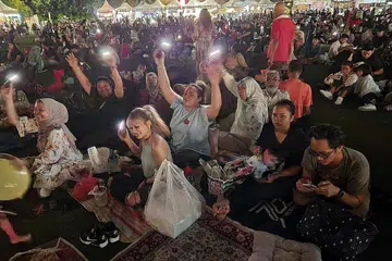 SAMBUTAN MEMBERANGSANG: Acara Grandbite@Sentosa yang dianjurkan oleh MakBesar Pte Ltd dan berlangsung dari 28 September hingga 2 Oktober lalu dihadiri sekitar 40,000 pengunjung. - Foto MAKBESAR PTE LTD