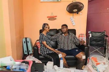 BERSYUKUR DAPAT ZAKAT: Encik Badardin dan isterinya, Cik Maithin Mirah, saling membantu merawat. Mereka bersyukur menerima zakat daripada Muis, yang banyak membantu kos perubatan mereka. - Foto MUIS