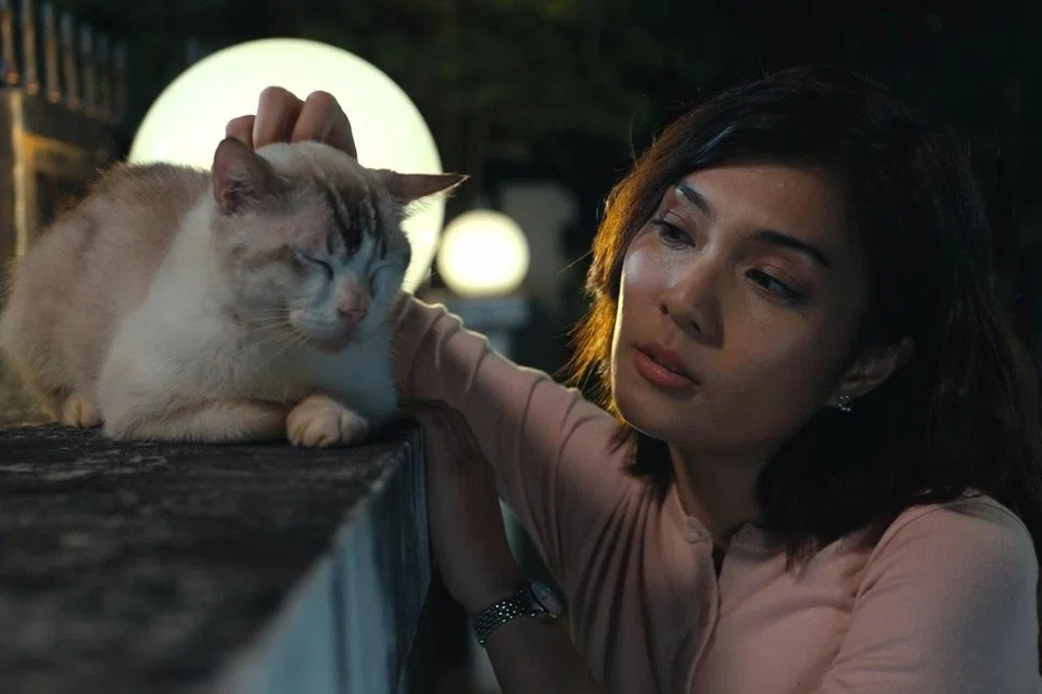 Bagi memastikan penampilannya kelihatan berbeza daripada watak lain yang pernah dibawanya, pelakon Lydia Asyiqin, memotong rambutnya dan menukar cara pertuturannya dalam drama, ‘Saksi’.
