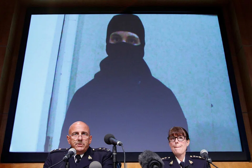 SOKONG IS: Imej Aaron Driver, rakyat Canada yang dibunuh polis ditunjukkan oleh polis Canada sewaktu sidang akhbar di Ottawa semalam. - Foto REUTERS