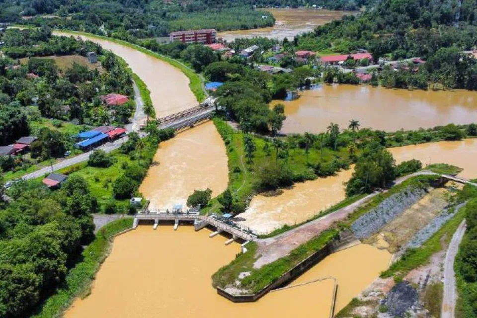 Keadaan sungai yang bercabang dikatakan menyukarkan usaha pencarian jasad Encik Sabari Baharom, 62 tahun, yang dicampak penjenayah ke Sungai Padang Terap, Jitra, Kedah, selepas beliau dilaporkan hilang sejak 3 September.