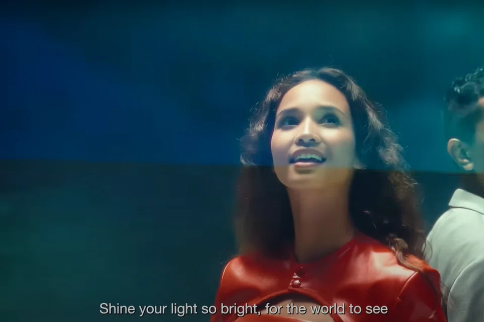 SUARA MERDU: Iman Fandi tampil bersama penyanyi Lineath dalam video muzik lagu Shine Your Light.