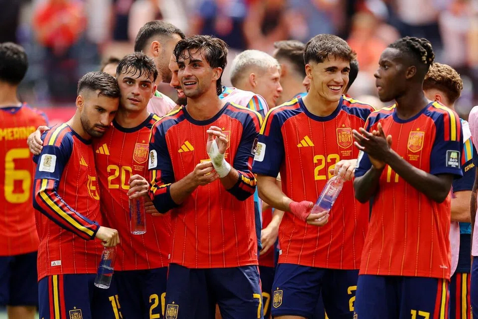 Keserasian dan perpaduan pasukan Sepanyol merupakan antara senjata utama  dalam kejayaan Piala Dunia sejauh ini. Keteguhan pertahanan mereka membenarkan jentera serangan berikan tumpuan sepenuhnya  menjaringkan gol.