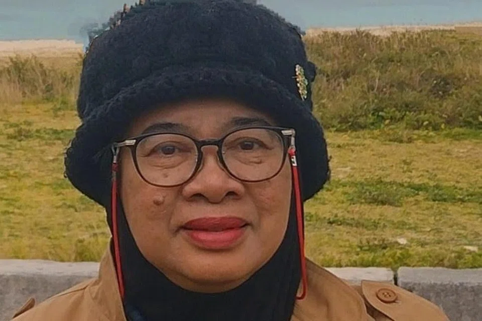 Halela @ Kudaka, atau nama sebenarnya Halela Abdul Razak adalah penulis kelahiran Singapura yang mula berkarya di Jepun.