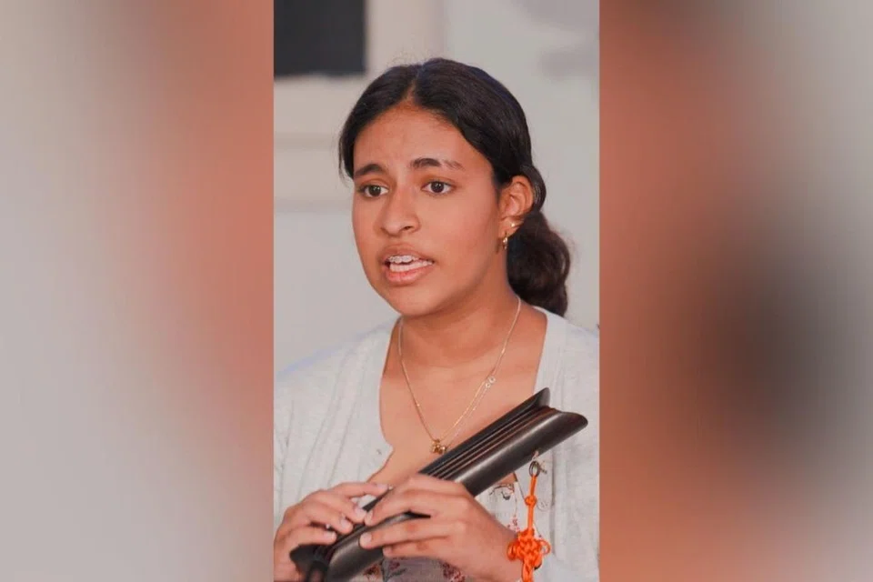 Cik Nadya Lim, 17 tahun, seorang vokalis dalam ensembel yang mengamalkan Nanyin atau muzik tradisional Cina selatan dengan Siong Leng Musical Association di sini.