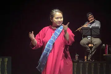 BERBAKAT BESAR: Pelakon teater, Suhaili Safari, akan menghidupkan kesemua peranan dalam persembahan monolog hasil susunan naskah yang diolah oleh Atin yang juga Pengarah Artistik Teater Kami. - Foto BH oleh RUBIAH MOHD