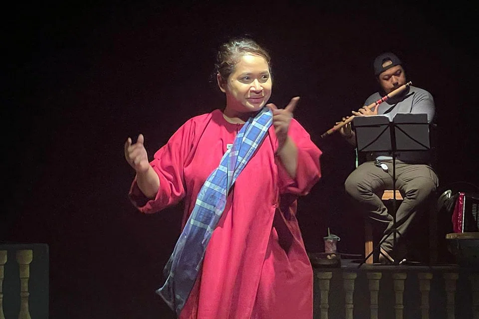 BERBAKAT BESAR: Pelakon teater, Suhaili Safari, akan menghidupkan kesemua peranan dalam persembahan monolog hasil susunan naskah yang diolah oleh Atin yang juga Pengarah Artistik Teater Kami. - Foto BH oleh RUBIAH MOHD