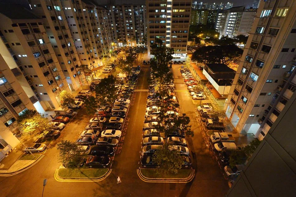 HDB juga sedang mengkaji bayaran letak kereta musimam berbeza bagi bukan penduduk yang menggunakan tempat letak kenderaan HDB dan penduduk yang memiliki lebih daripada satu kereta. 