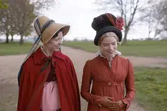 SUDAH BOLEH DITONTON SECARA ONLINE: Filem 'Emma' berdasarkan novel klasik tulisan Jane Austen, lakonan Mia Goth (kiri) dan Anya Taylor-Joy, sudah boleh ditonton secara berbayar di kaca TV mulai hari ini pada kadar sewa $28.40 selama 48 jam. Ia boleh ditonton menerusi wadah seperti iTunes, Amazon Prime Video dan sistem kabel seperti Comcast. - Foto UIP