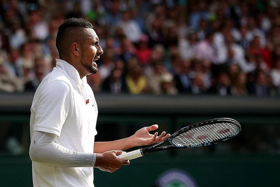 UNIK DAN MENGUNDANG PELBAGAI TANGGAPAN: Nick Kyrgios mengakui bahawa beliau ada kalanya melakukan sesuatu atau 'berdrama' dalam gelanggang untuk menghiburkan peminat. - Foto REUTERS, fail