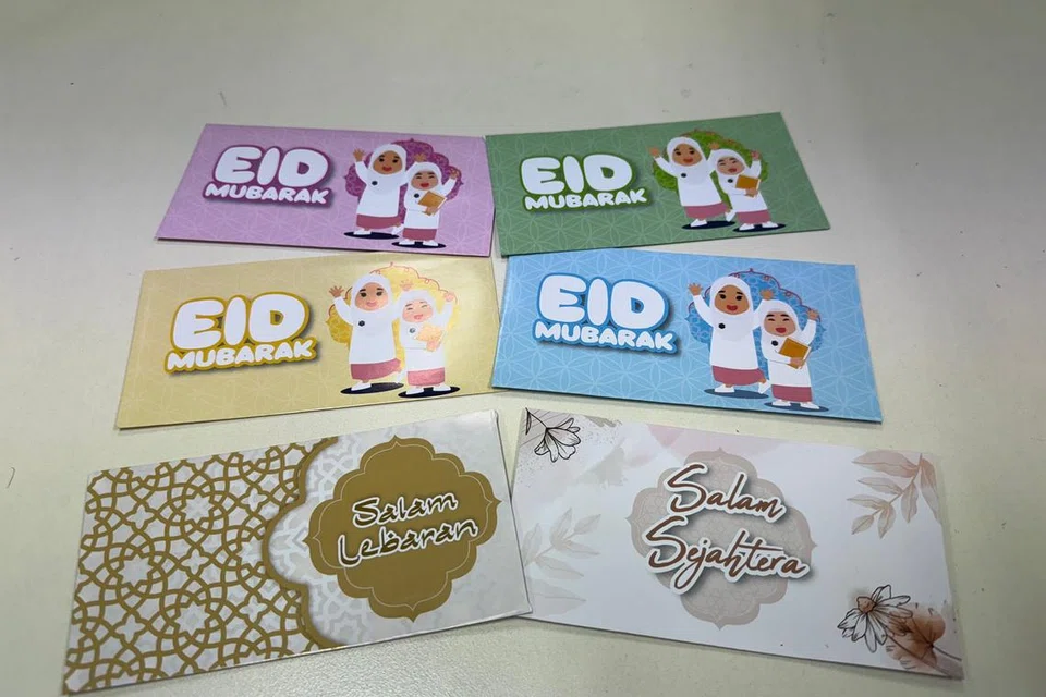 Antara daya usaha untuk mengumpul dana adalah dengan menjual sampul duit Raya. Berharga $15 untuk tiga paket (setiap paket mengandungi 10 keping).